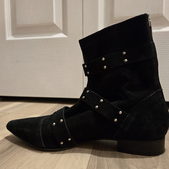 L'Intervalle Suede Boots - Picture 3 of 7